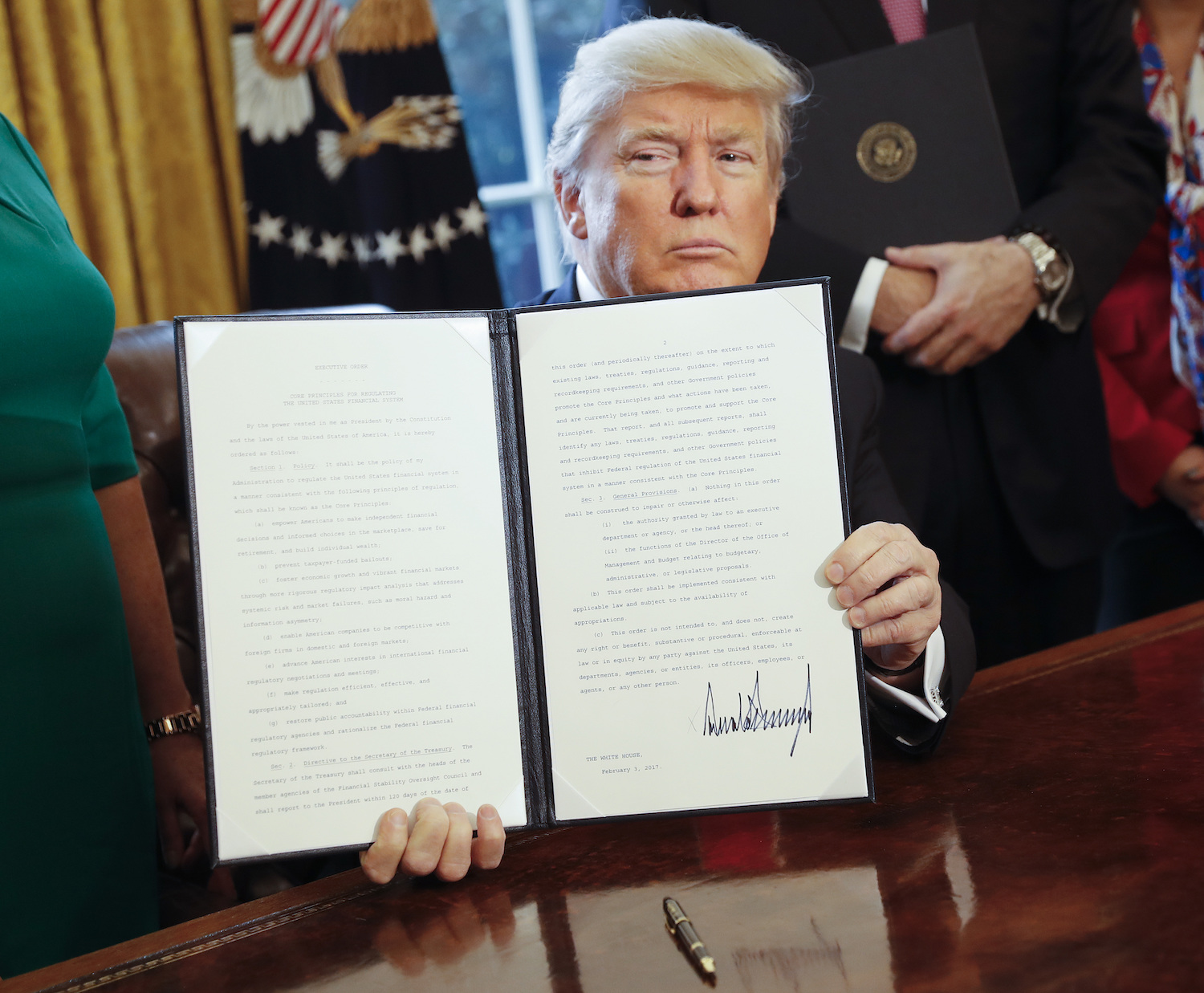 Trump order will delay Obama conflict-of-interest investing rule