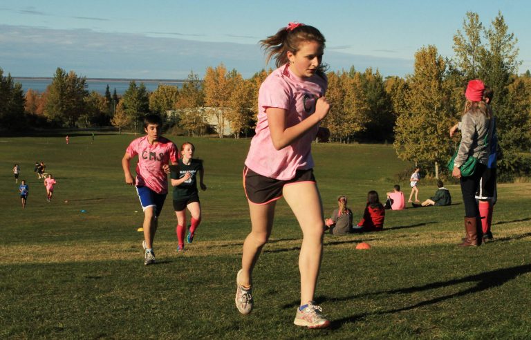 Young teens aren't exactly embracing the government's Let's Move mantra, the latest fitness data suggest. Only 1 in 4 U.S. kids aged 12 to 15 meet the recommendations â an hour or more of moderate to vigorous activity every day. (AP/Dan Joling)