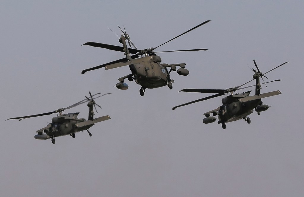 Army identifies crew in Black Hawk crash