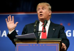 Trump launches petition demanding DOJ probe of the Clinton Foundation