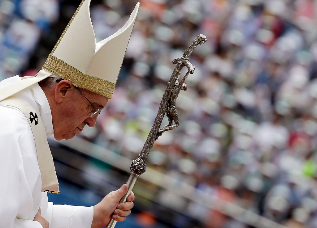 Pope makes tough sell on materialism in SKorea