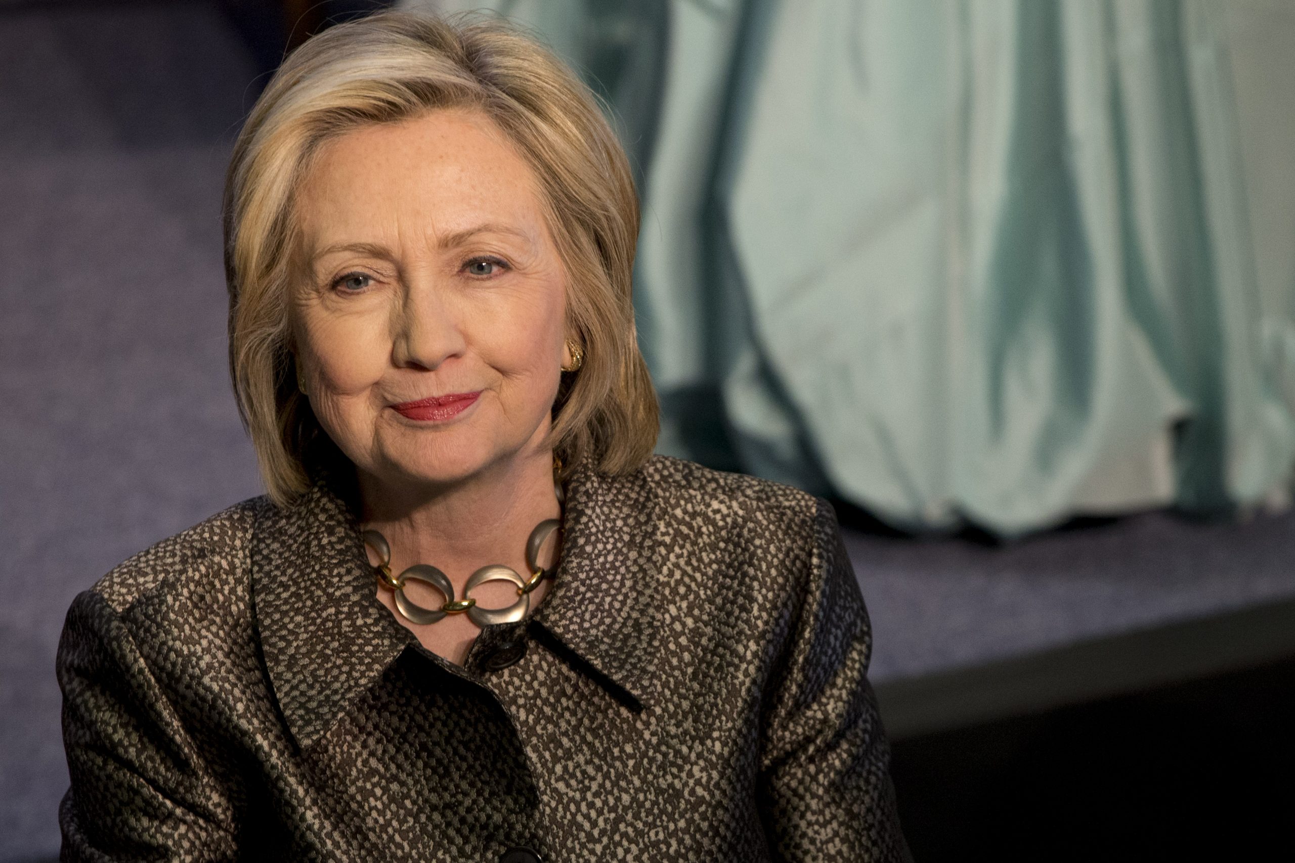 Clinton agrees to only one House appearance
