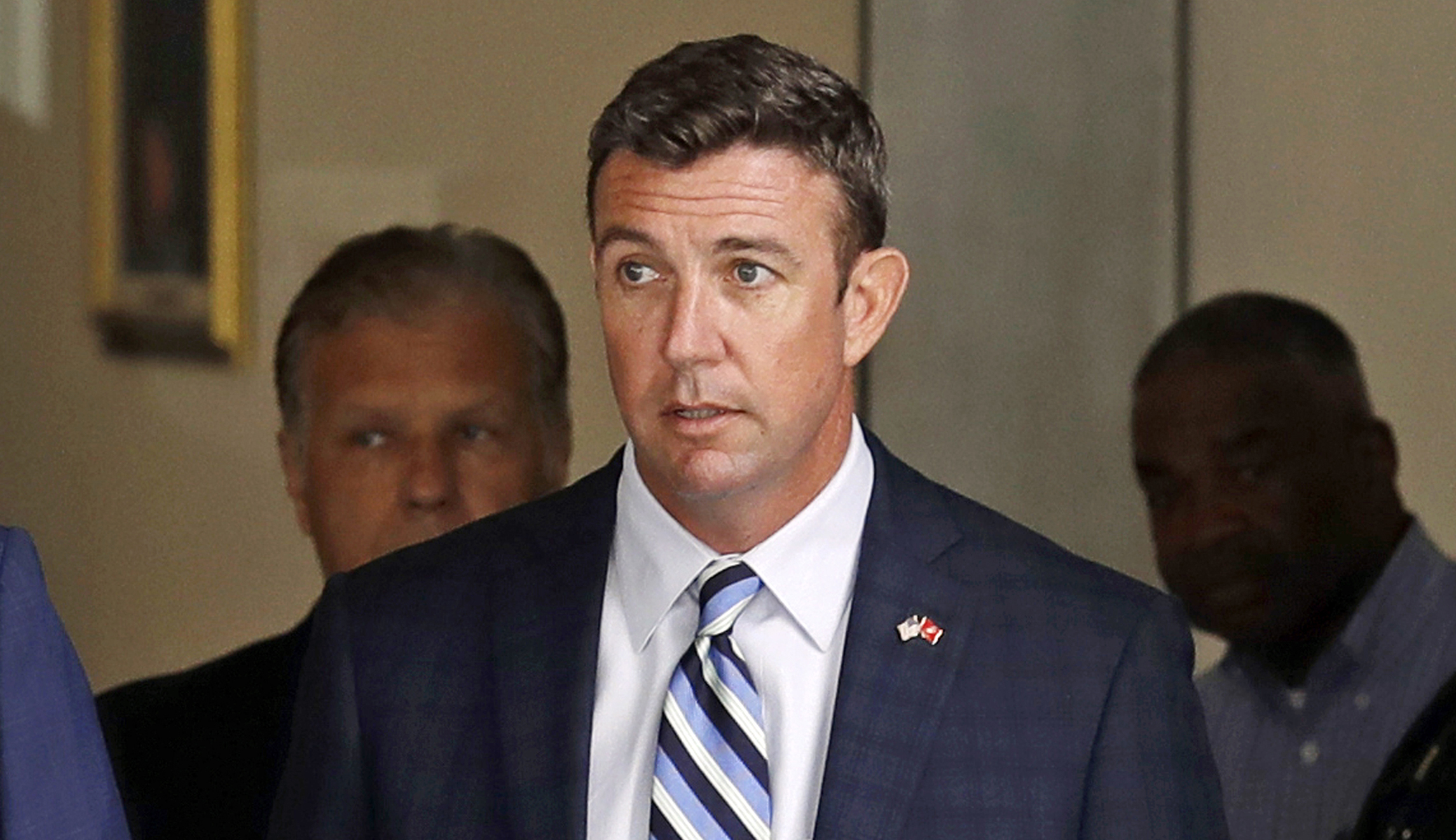 GOP lawmaker admits to posing in photo with dead combatant
