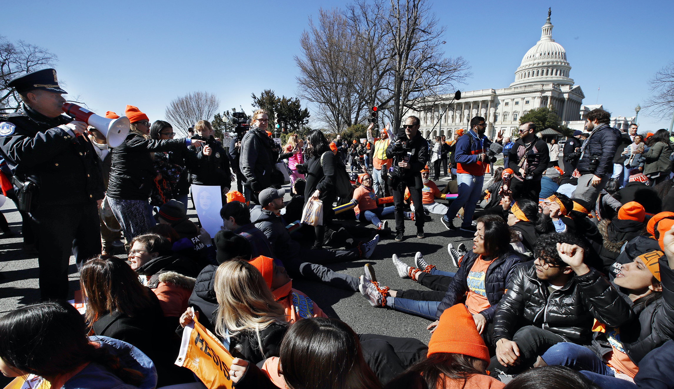 US Capitol Police pull out a bolt cutter in hope of breaking up chained DACA protesters: Watch
