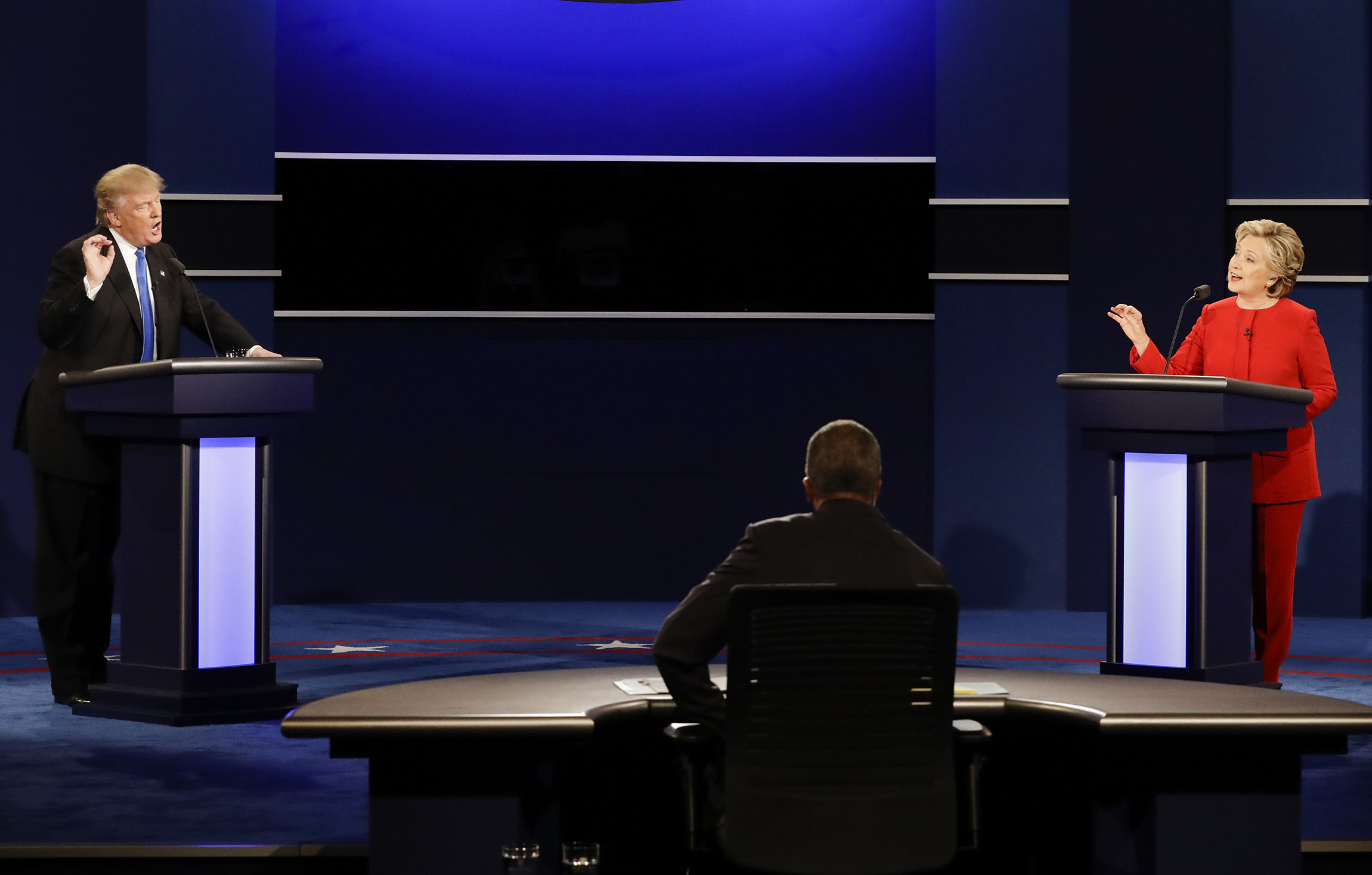 Clinton’s cravenness and corporatism goes unchallenged by clueless Trump