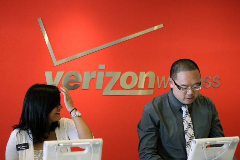   Two Verizon workers take orders at a Verizon store in Mountain View, Calif., Tuesday, June 12, 2012. Verizon Wireless, the nation's largest cellphone company, announced Tuesday that is dropping nearly all of its phone plans in favor of pricing schemes that encourage consumers to connect their non-phone devices, like tablets and PCs, to Verizon's network. (AP Photo/Paul Sakuma)  