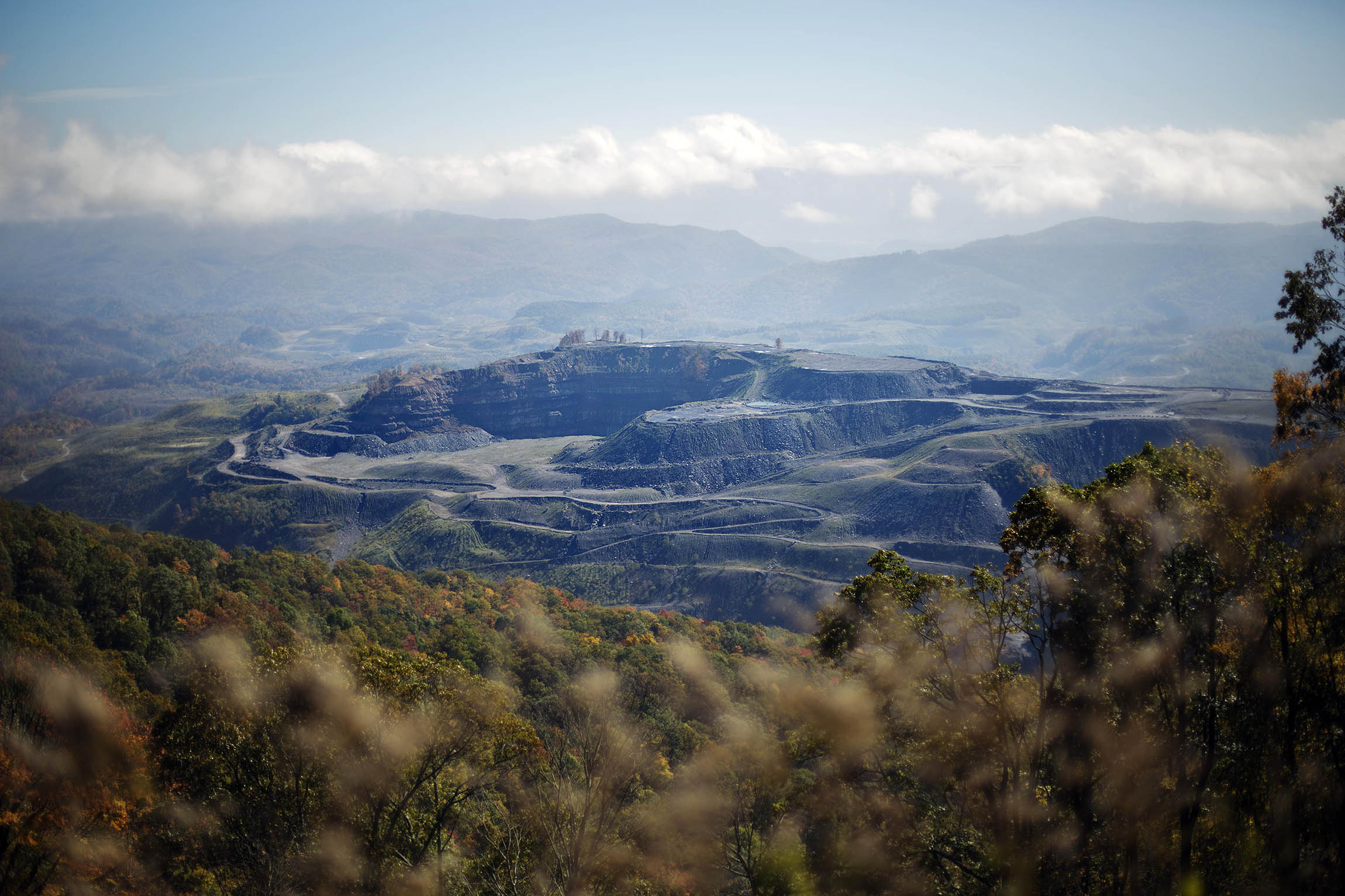Obama cracks down on mining as elections near