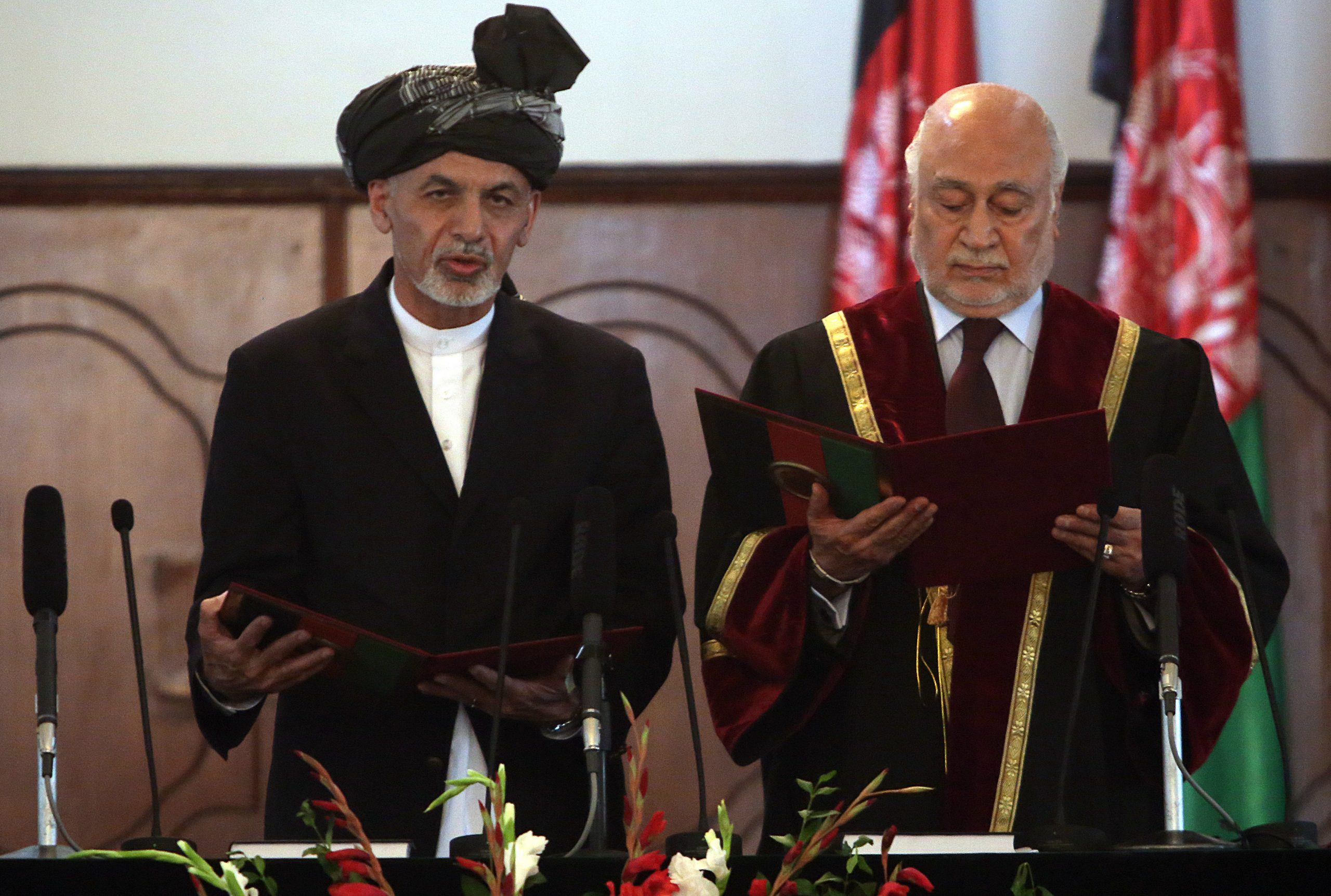 Afghanistan swears in Ghani Ahmadzai as president