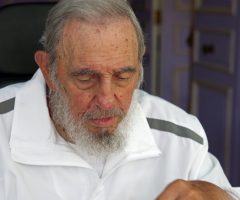 Fidel Castro says ‘cheese’