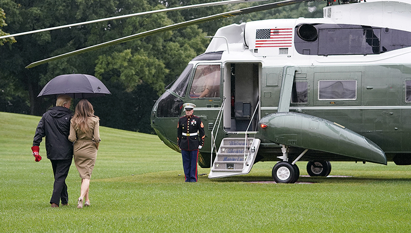 Melania Trump again wears stilettos on her way to Texas in the face of last week’s criticism