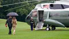 Melania Trump again wears stilettos on her way to Texas in the face of last week’s criticism