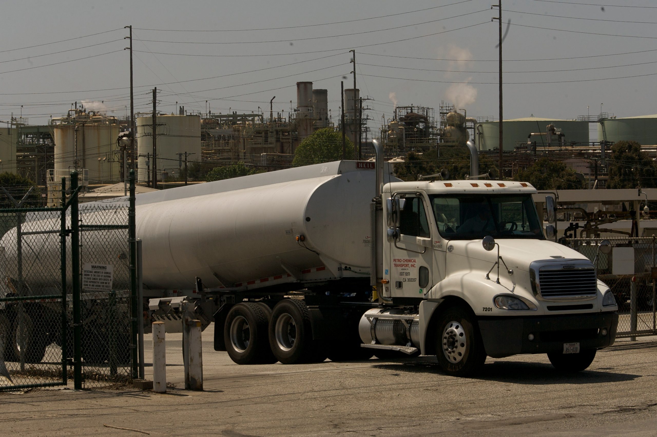 US sees least volatile oil prices in 17 years