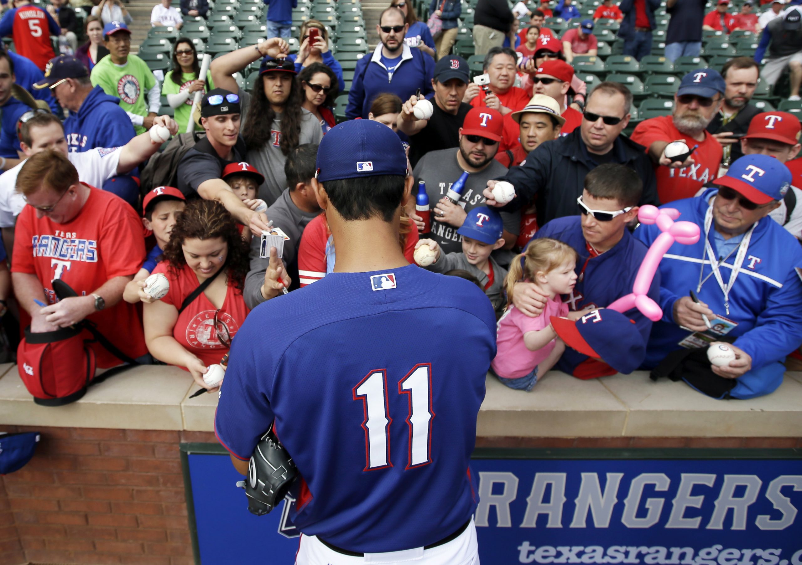 Texas Rangers to allow 100% capacity on opening day