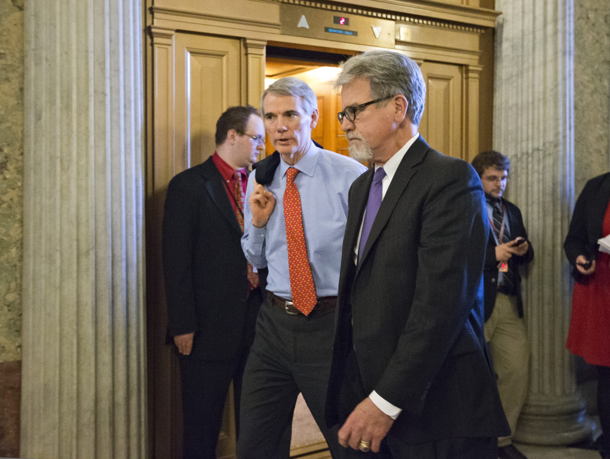 Bill introduced in Senate to curb ‘official time’ for federal employees doing union work
