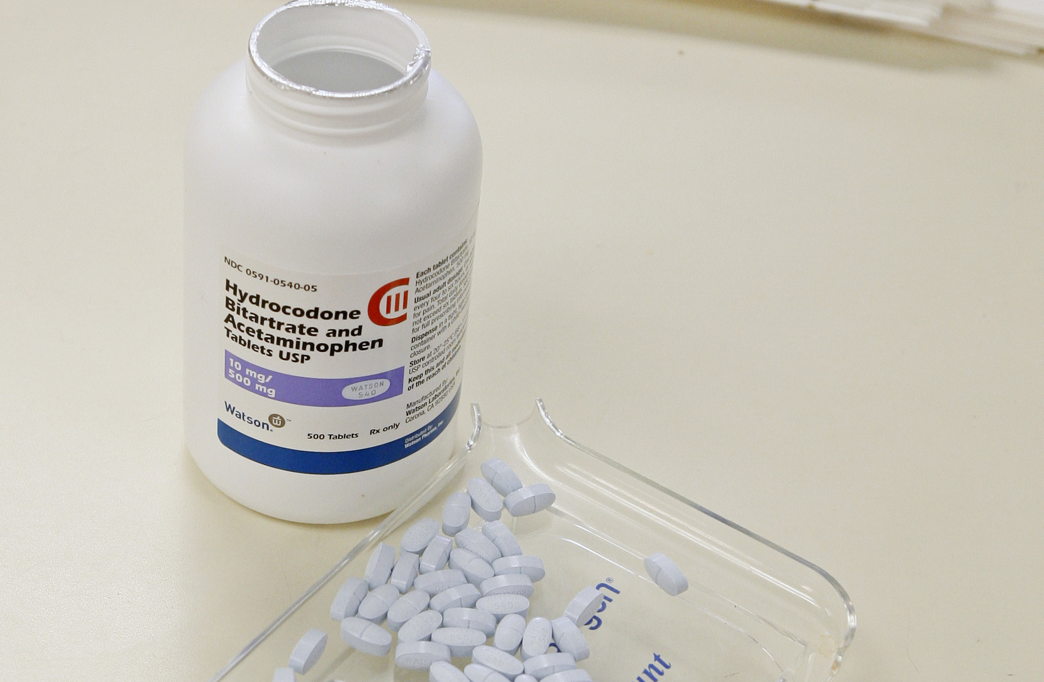House lawmakers push HHS on drug advertising
