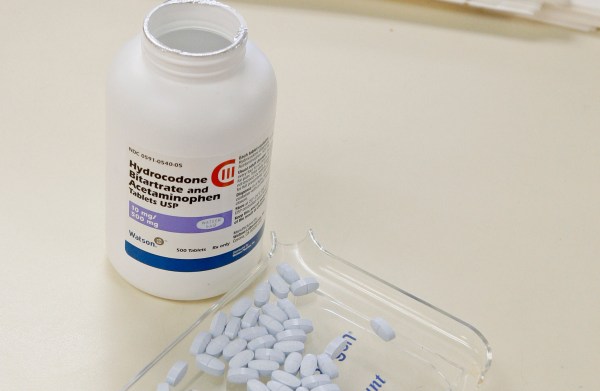 House lawmakers push HHS on drug advertising