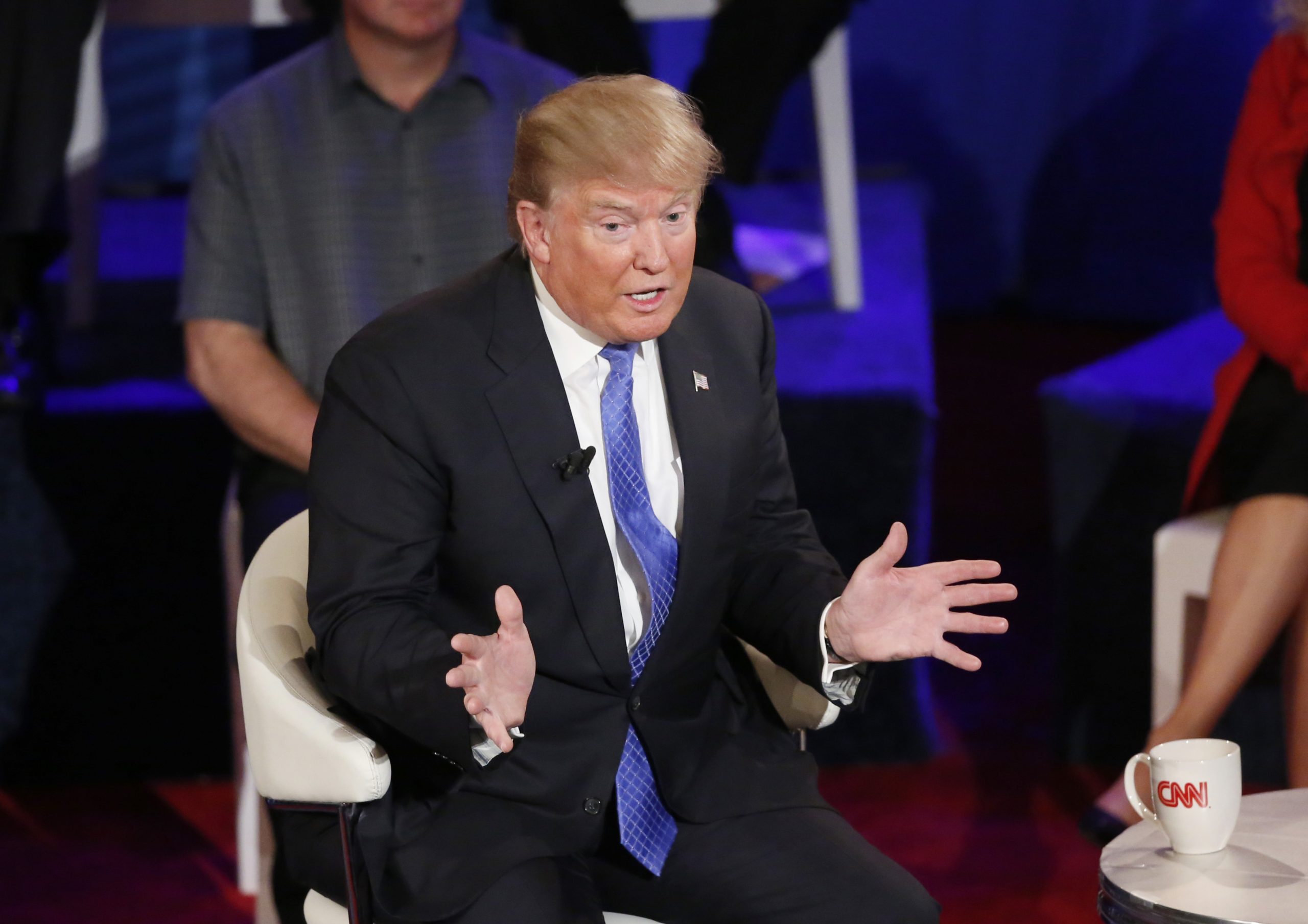 Mook slams Trump fundraising – in a Clinton fundraising pitch