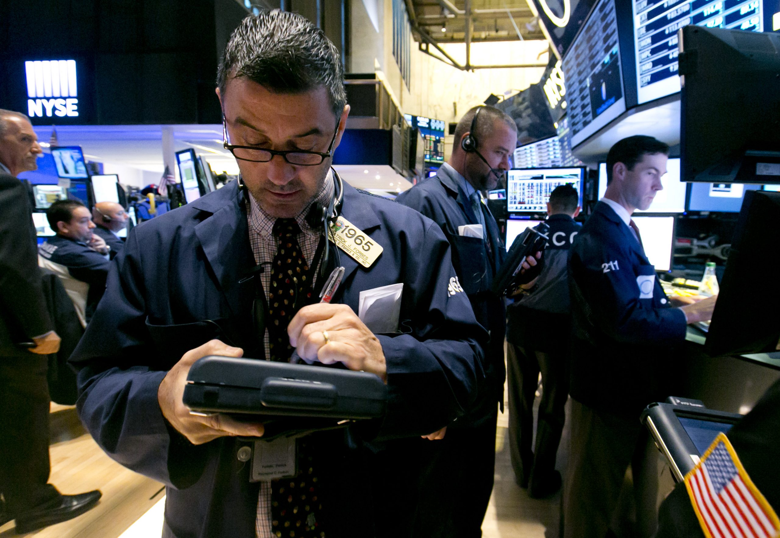 Pound rises as Scottish results favor union