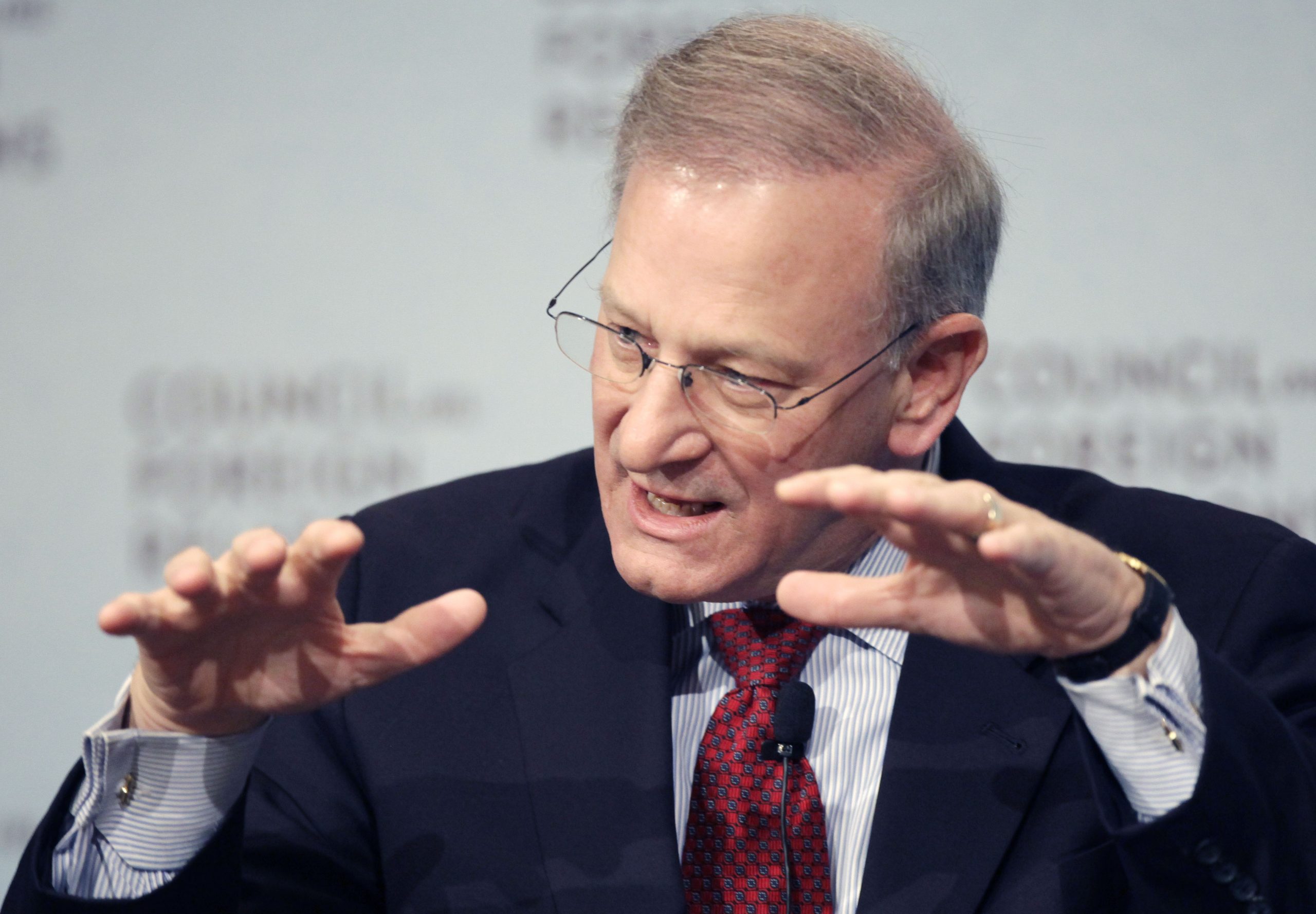Top regulator warns that feds’ too-big-to-fail plan is a ‘gamble’