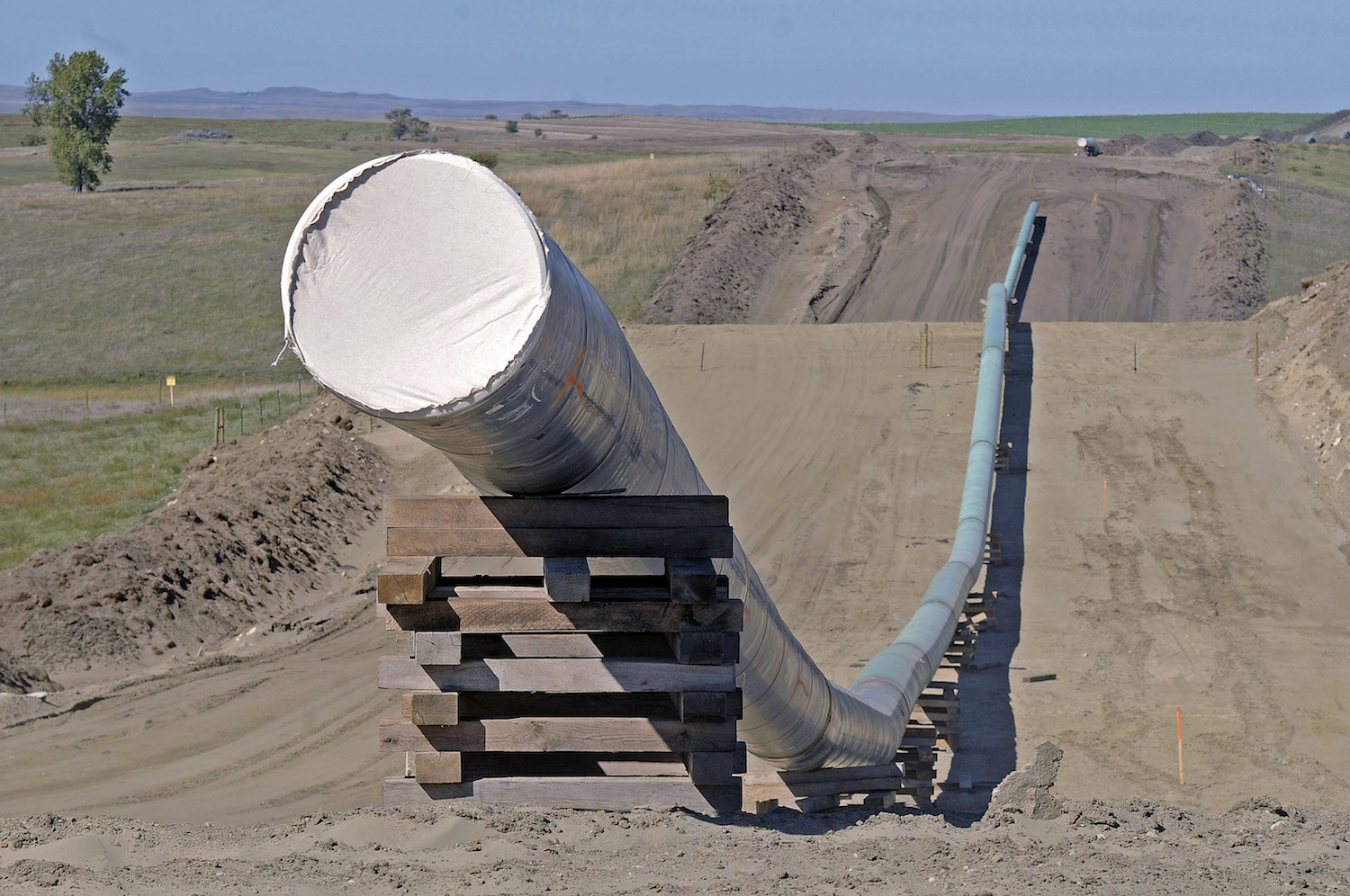 Dakota Access to begin shipping crude in May