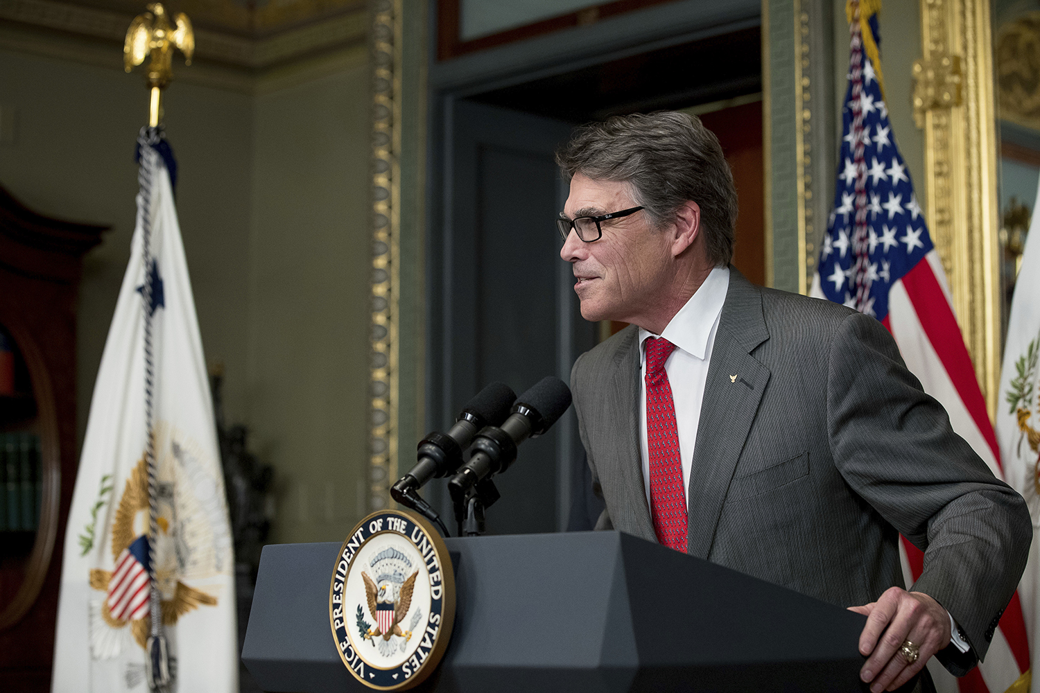 Energy Secretary Rick Perry makes surprise visit to Yucca Mountain