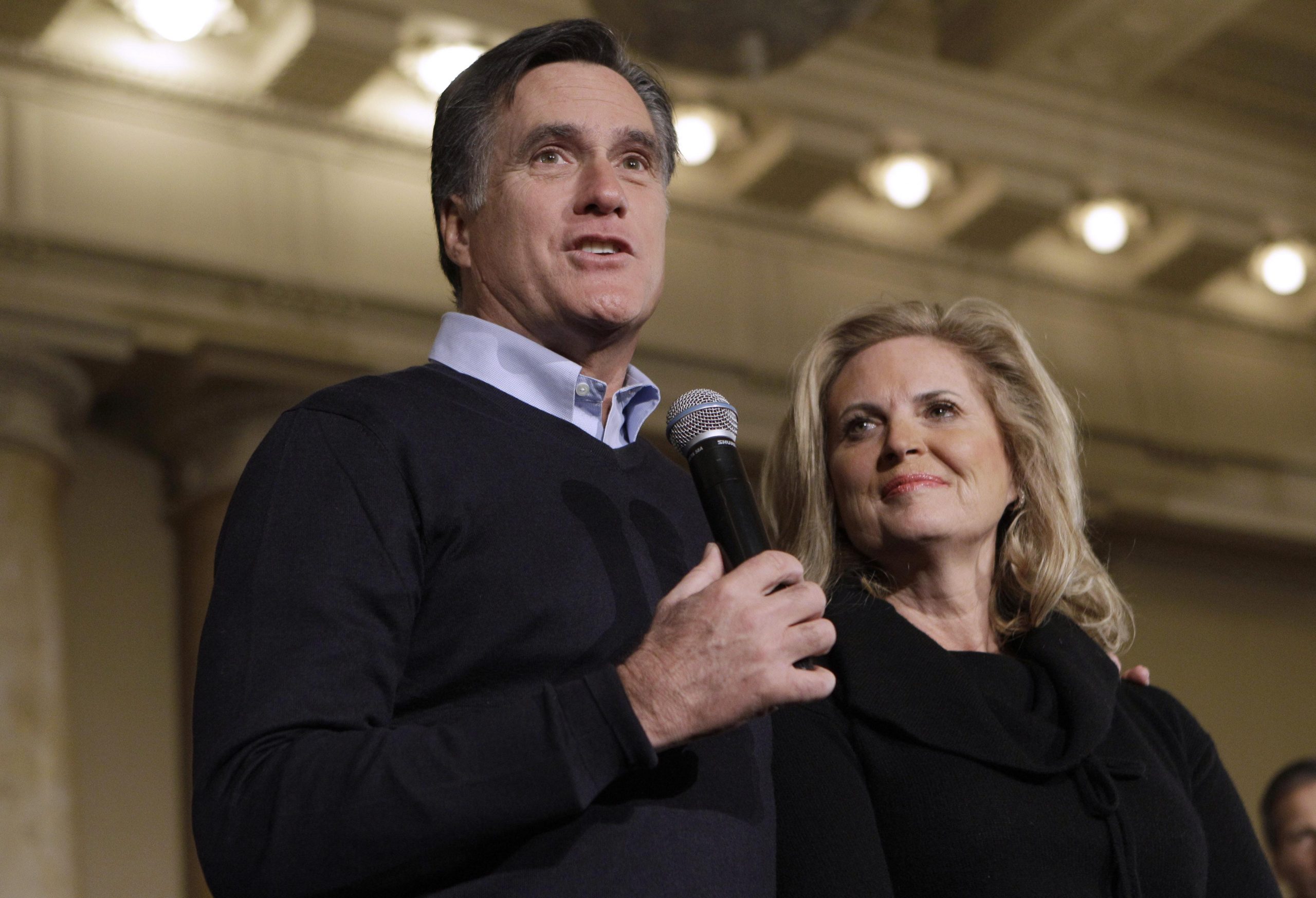 Romney’s watchwords in Iowa: Divide and conquer