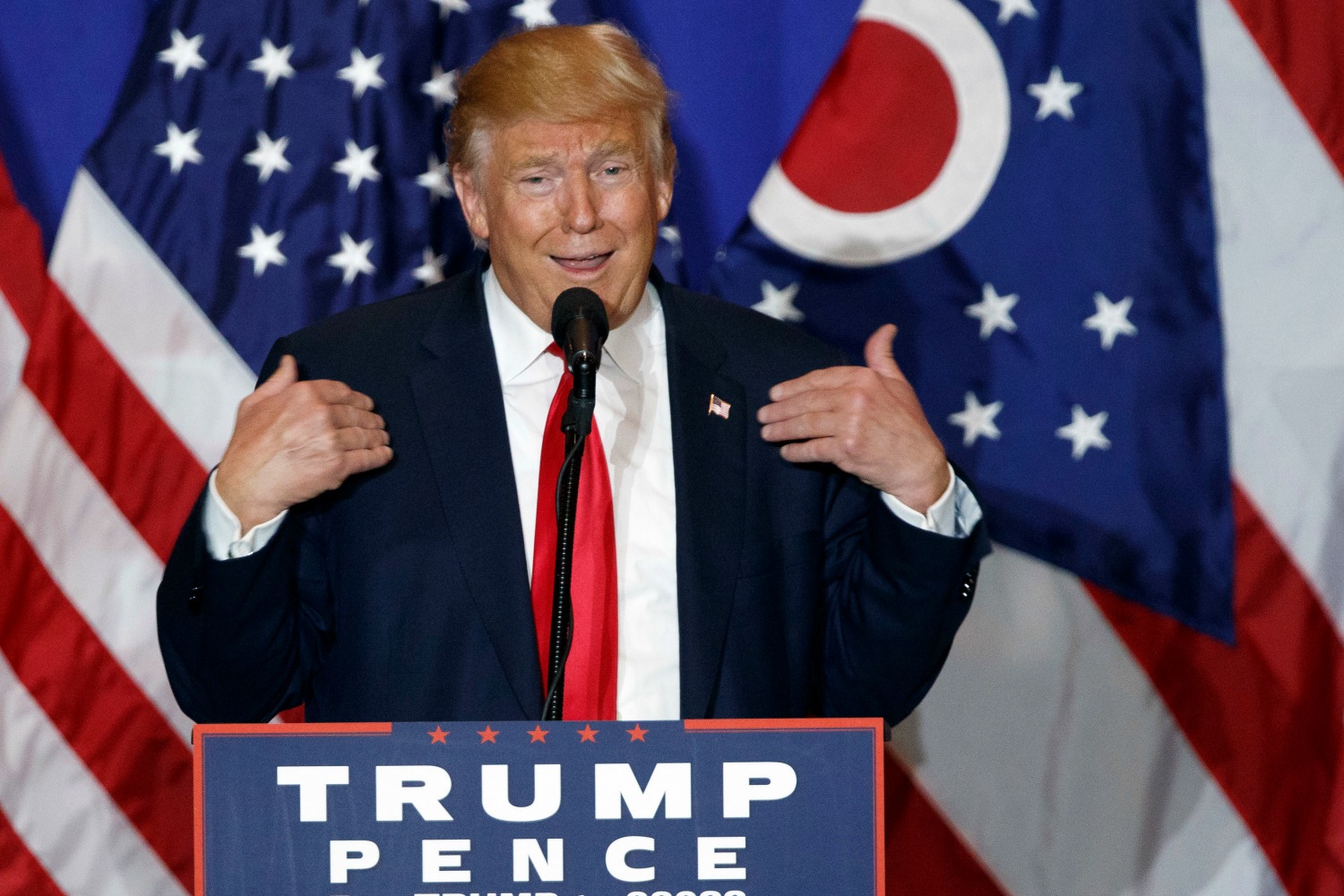 Trump: If Clinton faints on foreign trip, ‘they’ll just leave her’