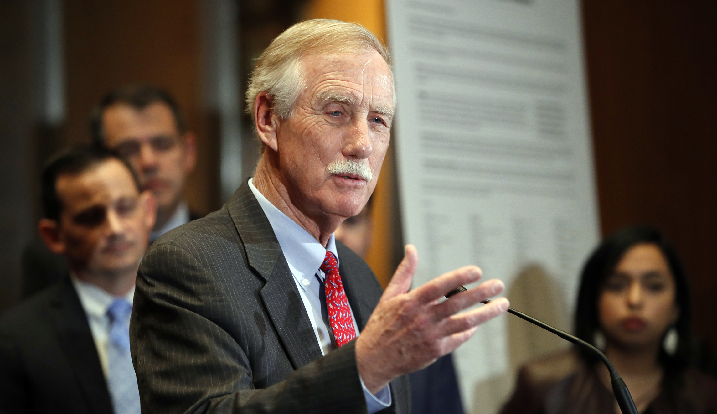 Angus King teaches senators how to question