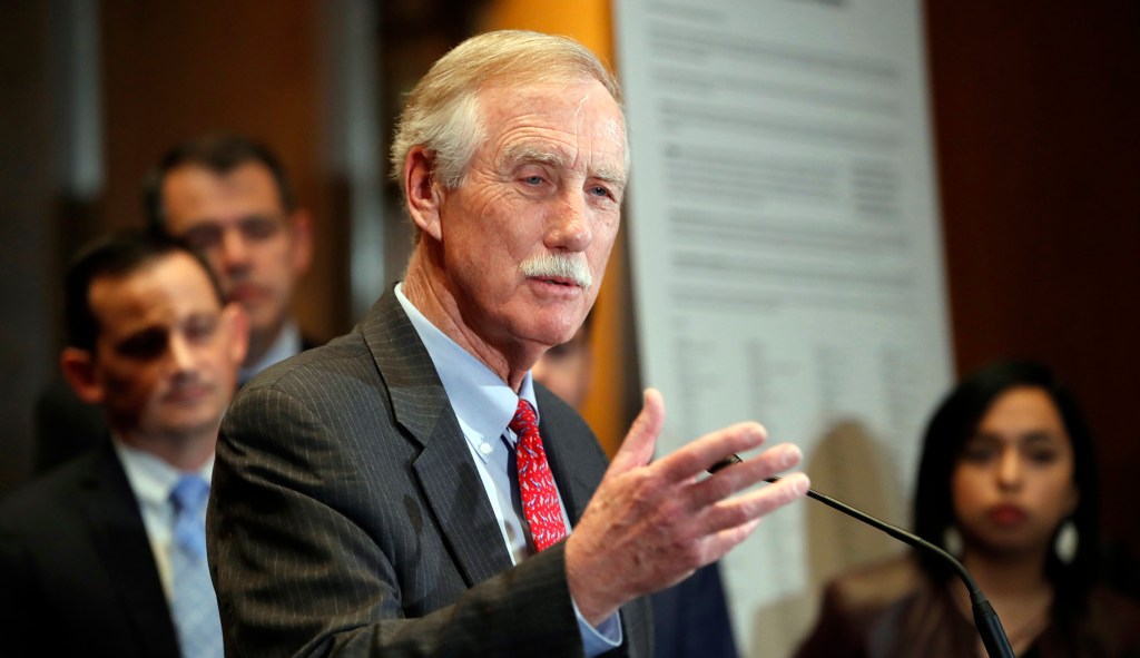 Angus King teaches senators how to question