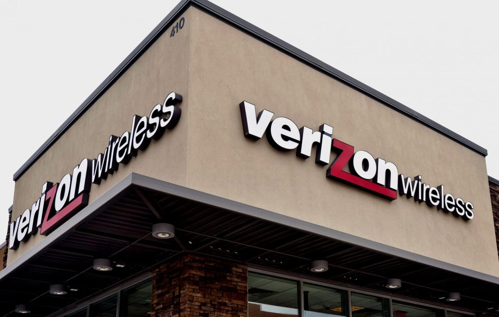 Verizon doubles down on wireless as rivals pursue content mergers