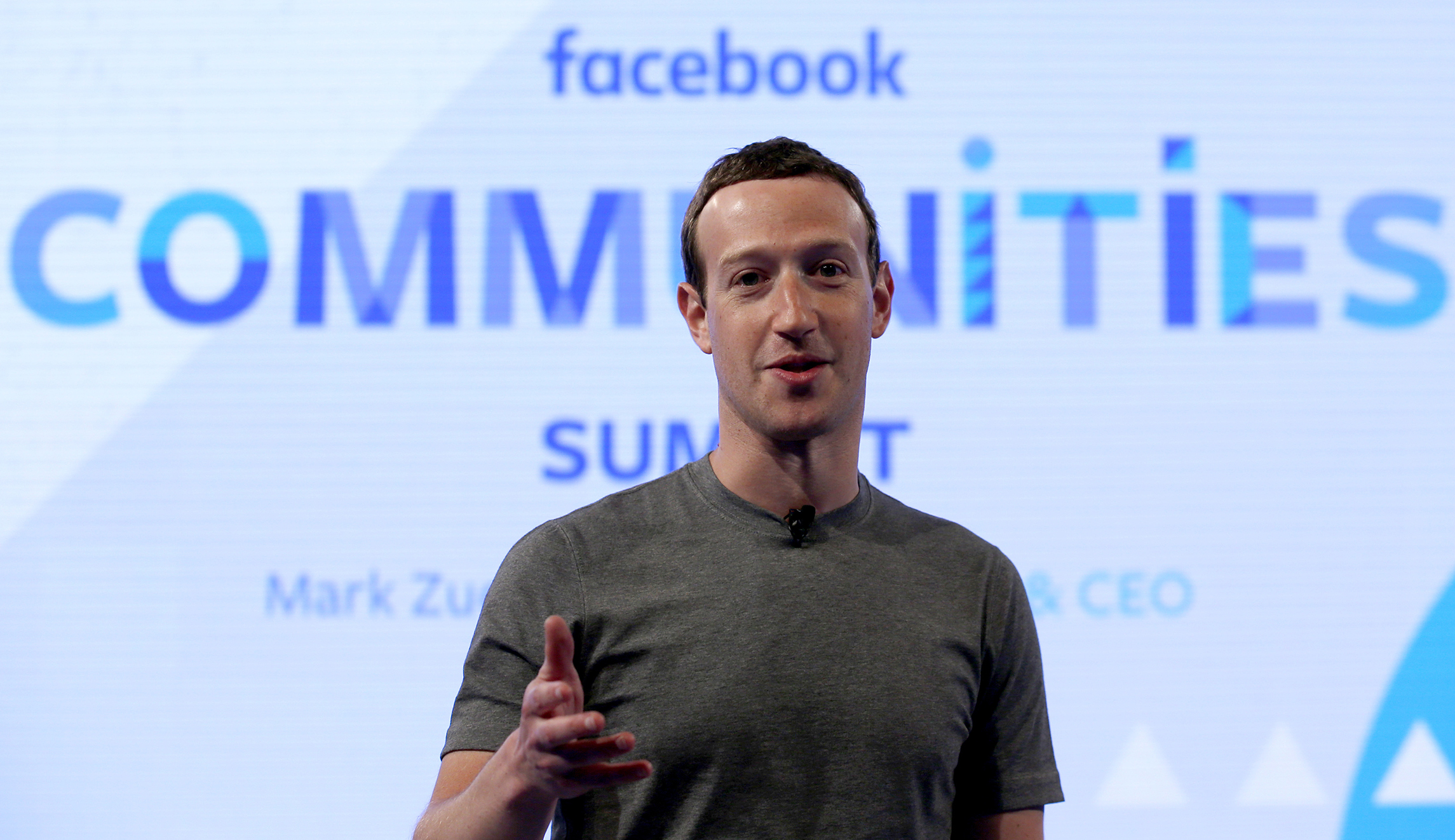 Facebook turns over ads connected to the Kremlin to Congress