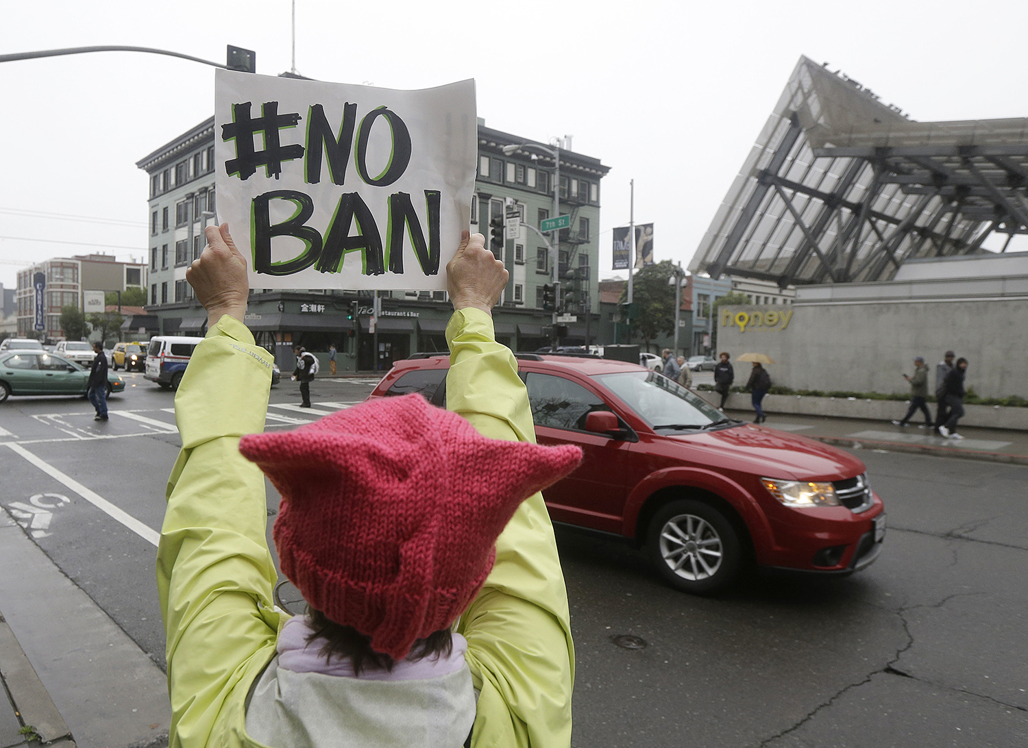 Appeals court stays travel ban case until Trump’s new executive order