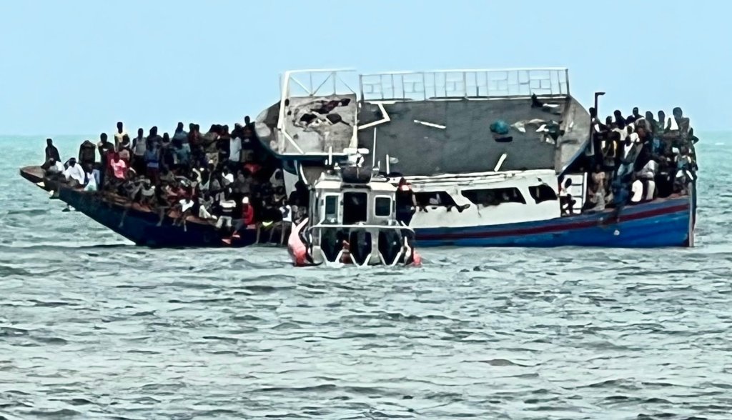 Hundreds of Haitian migrants saved from overcrowded boat that capsized