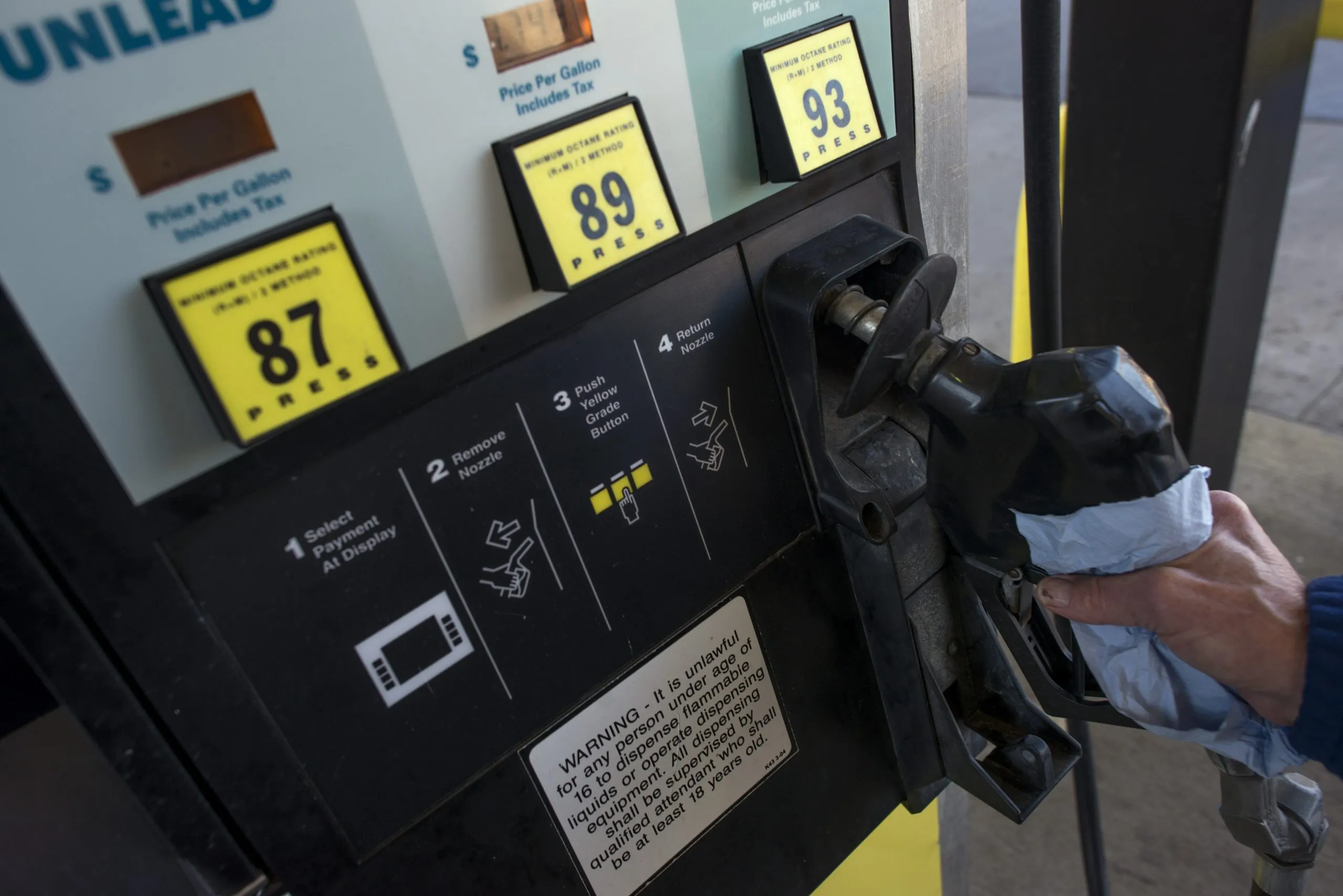 Gas stations coming up empty following pipeline hacking