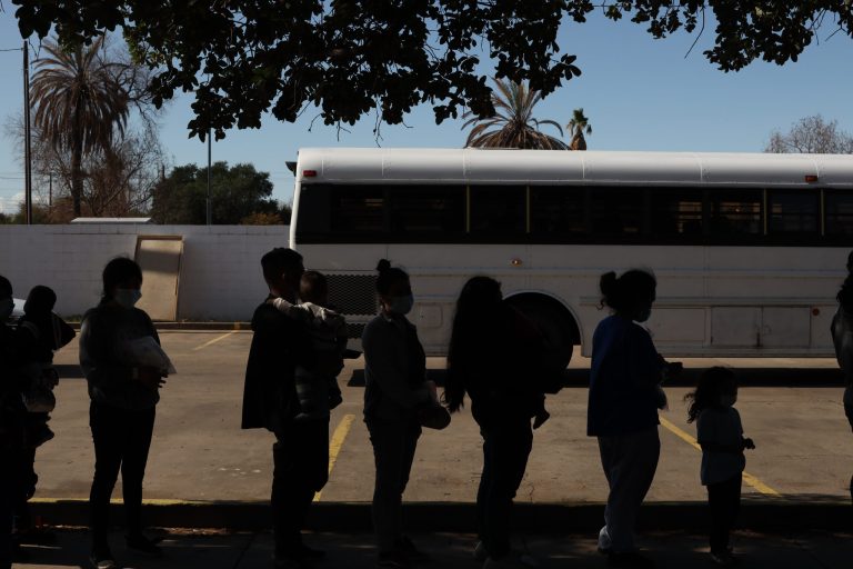 Texas city sues federal authorities to halt transport of migrants