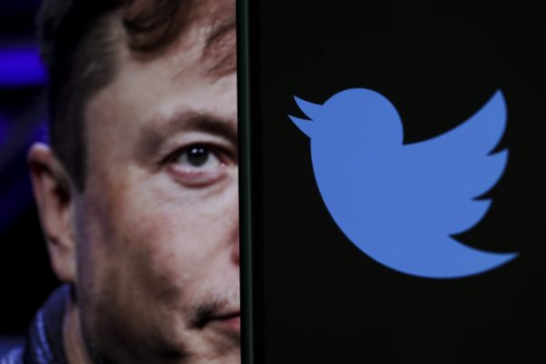 Timeline: Twitter’s wild first two weeks under Elon Musk