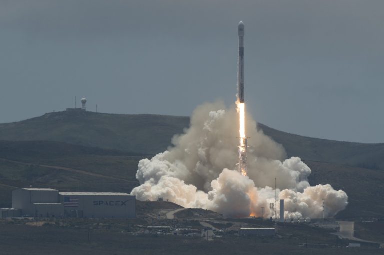 Trump Orders Overhaul of Commercial Space Licensing