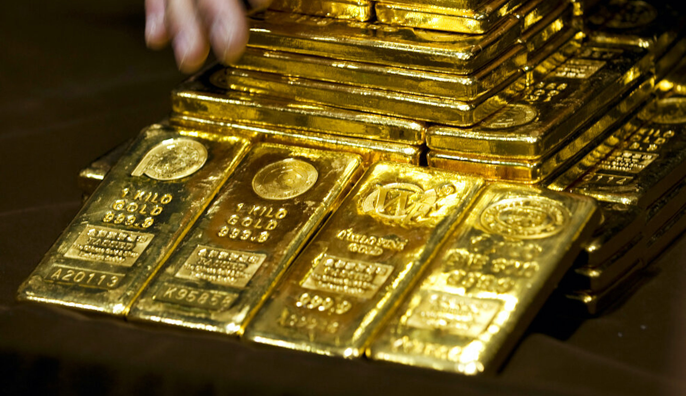 Russia finding it nearly impossible to sell off $140 billion gold hoard