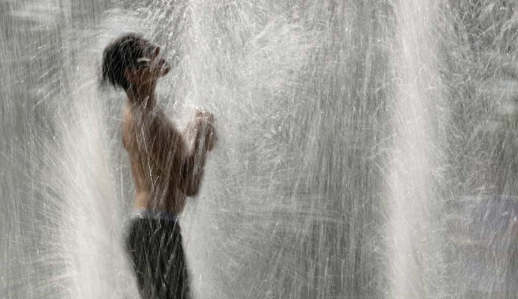 Record breaking heat predicted for much of US this weekend