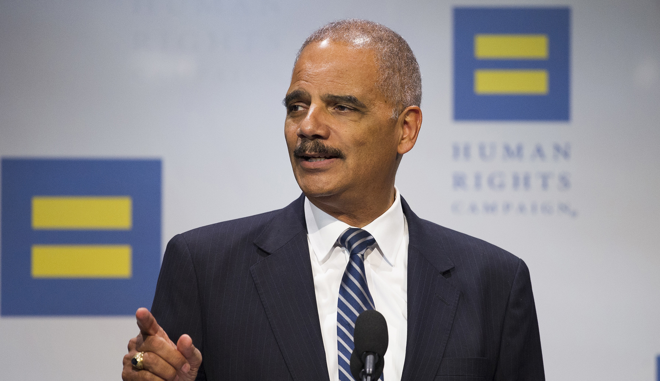 Eric Holder wants Mueller report out, but argued against full transparency after Starr report