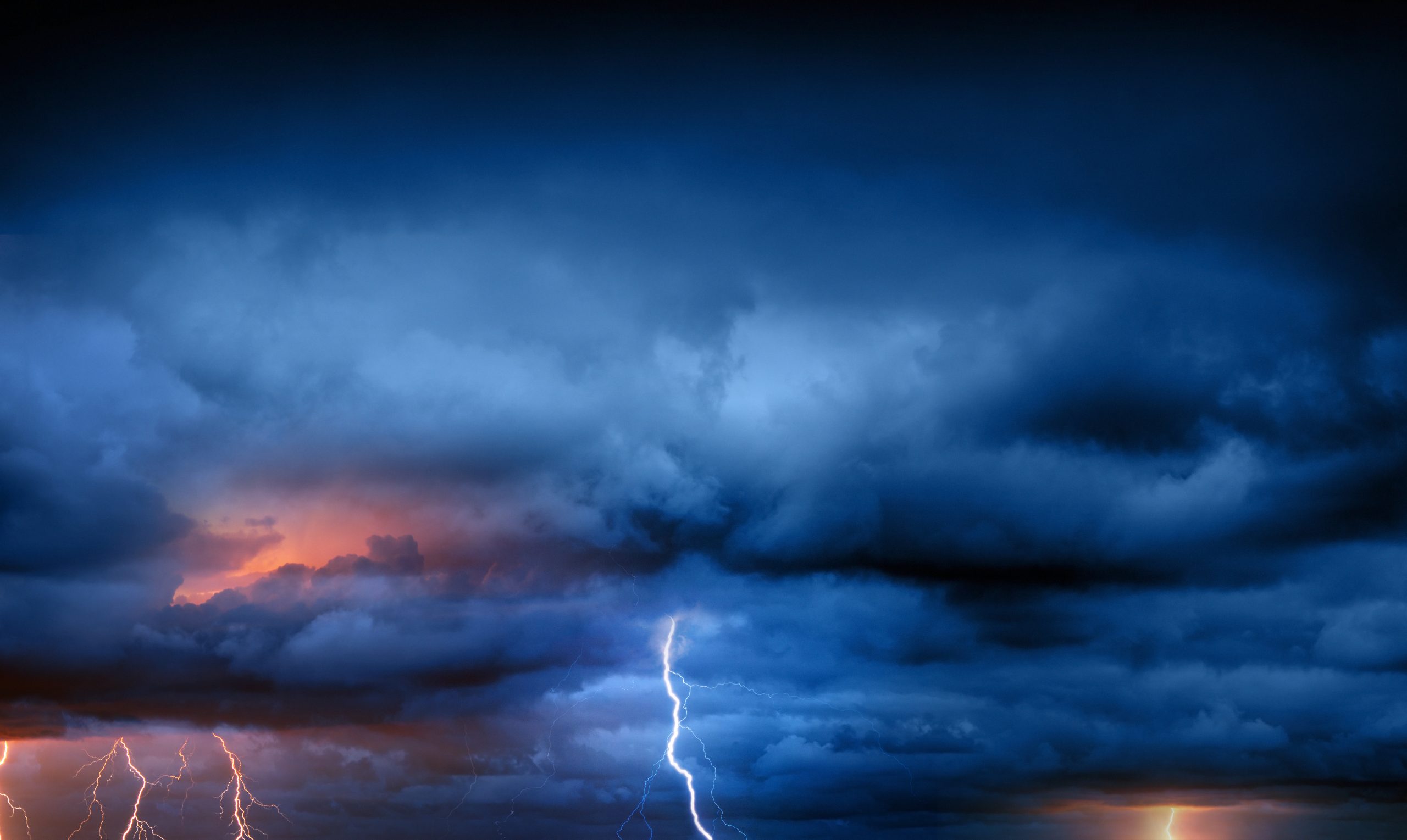 Nearly 130,000 without power after possible tornado rocks Michigan