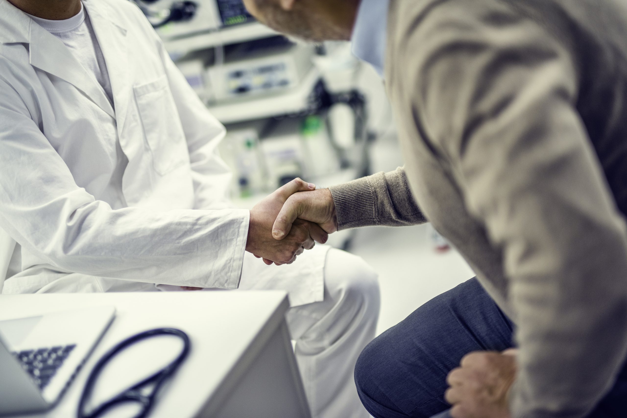 Concierge medicine catches on, cutting out health insurers