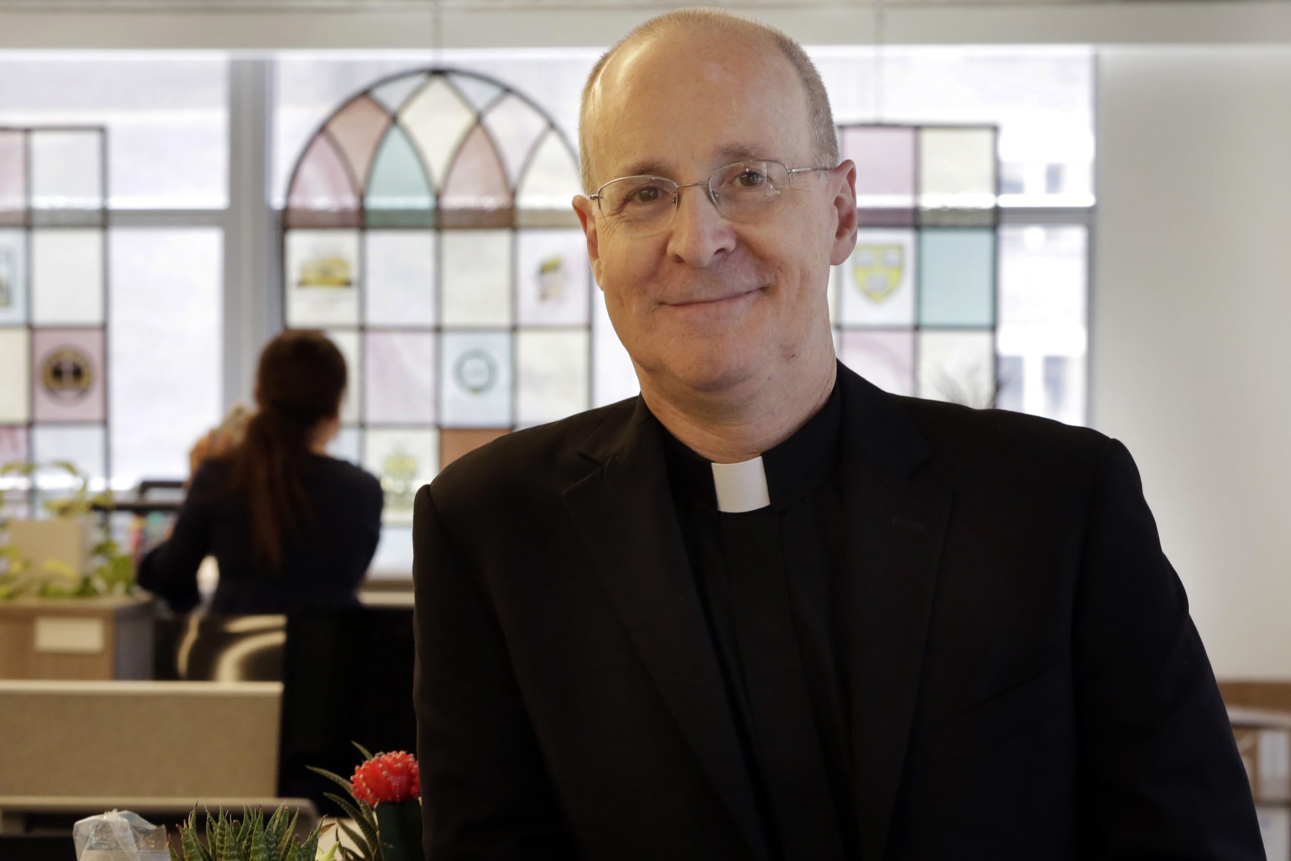 Catholic priest prays for ‘unborn child in the womb’ at Democratic convention