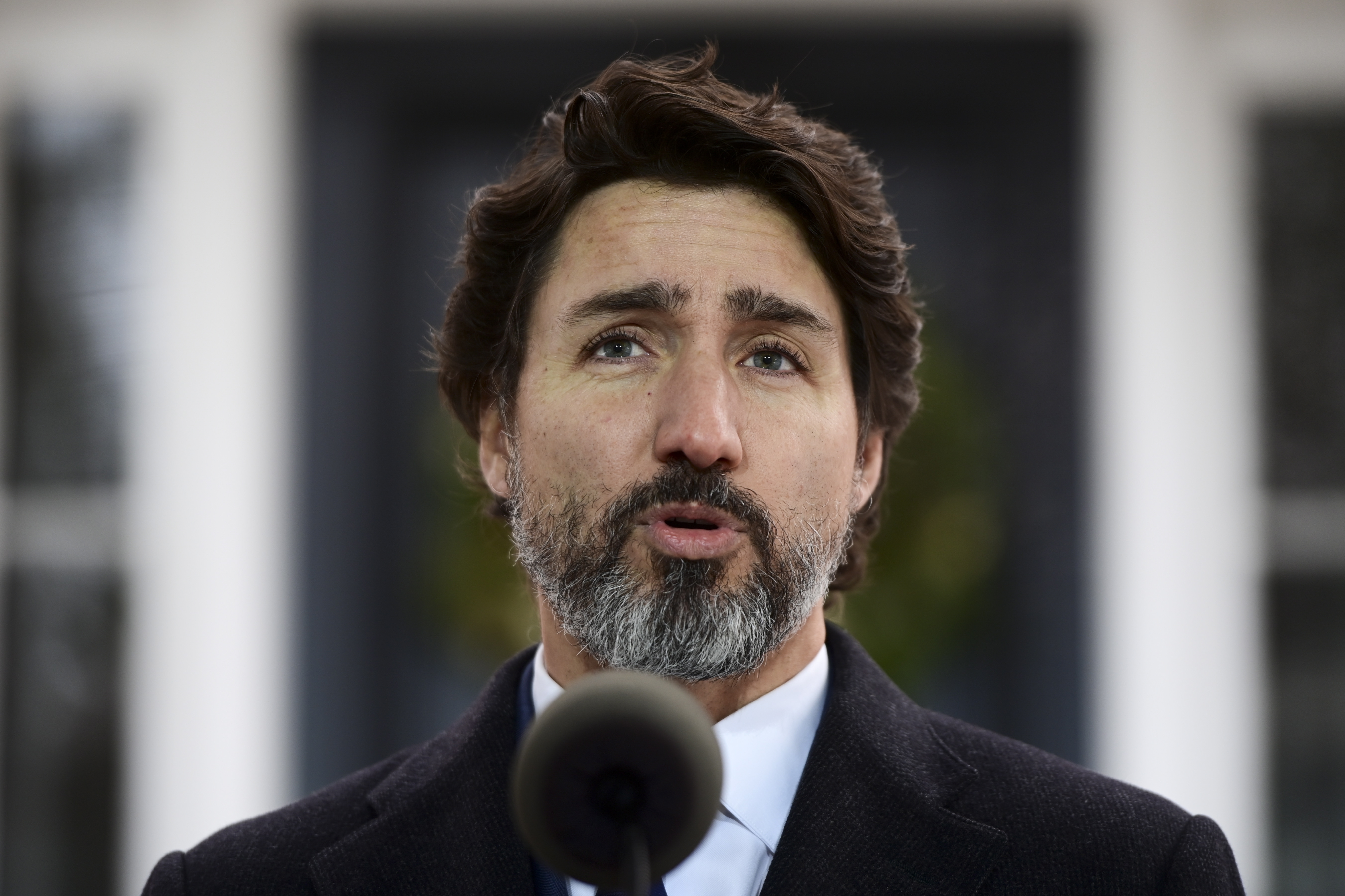 Trudeau urges Trump to refrain from stationing American troops at US-Canada border