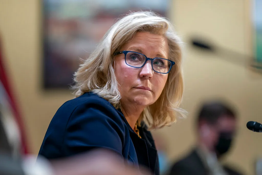 Liz Cheney reacts to FBI image of Trump documents from Mar-a-Lago