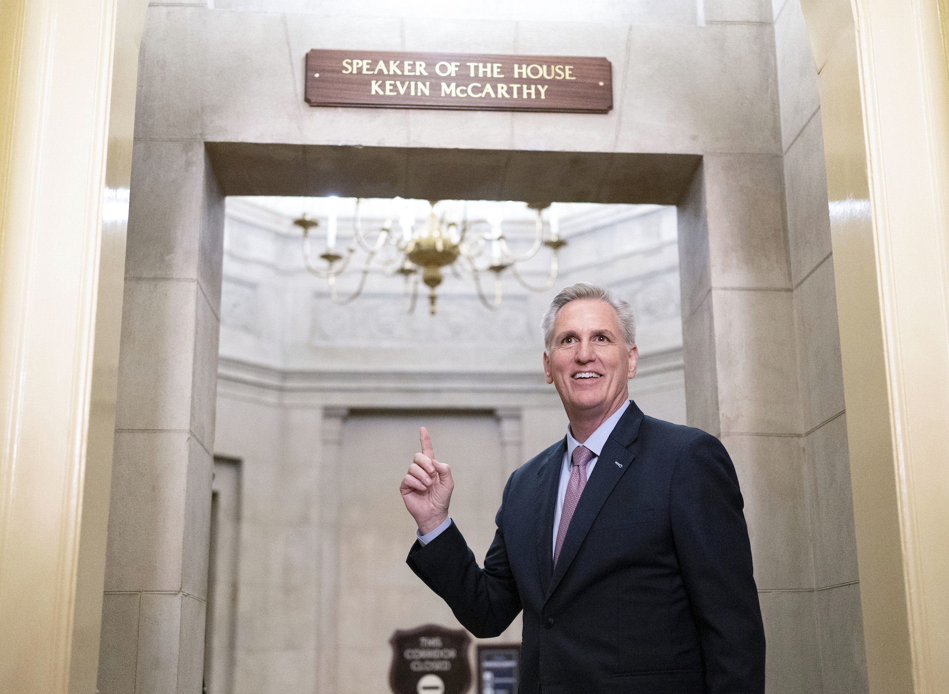 It’s official: McCarthy’s speaker of the House sign goes up