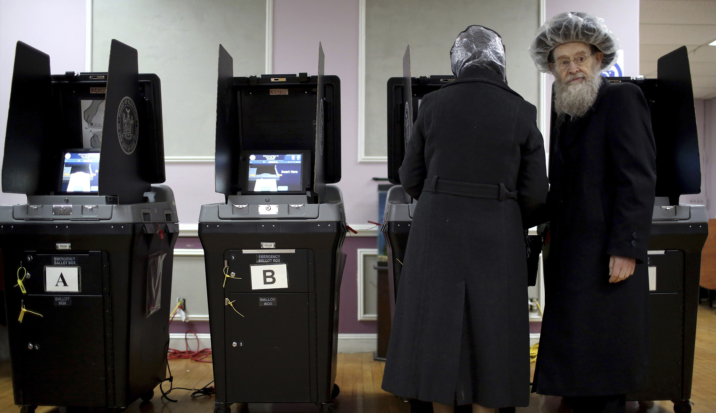 New York City mayor urges voters to stay in line after reports of broken scanners at polls
