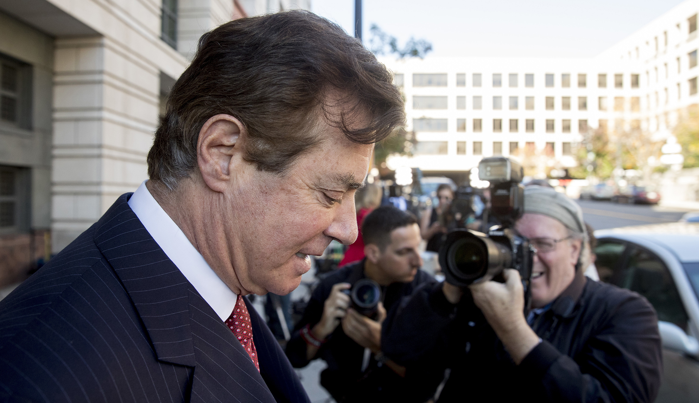 Paul Manafort faces sentence of 20 years or more Thursday in Mueller probe