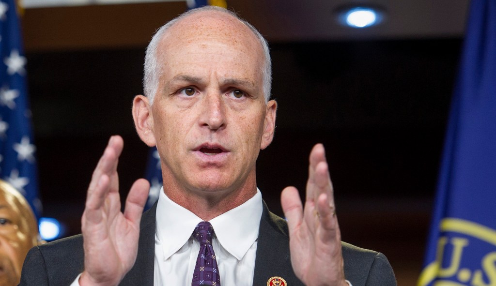 Top Democrat says Trump administration would hurt national security with coal export plan