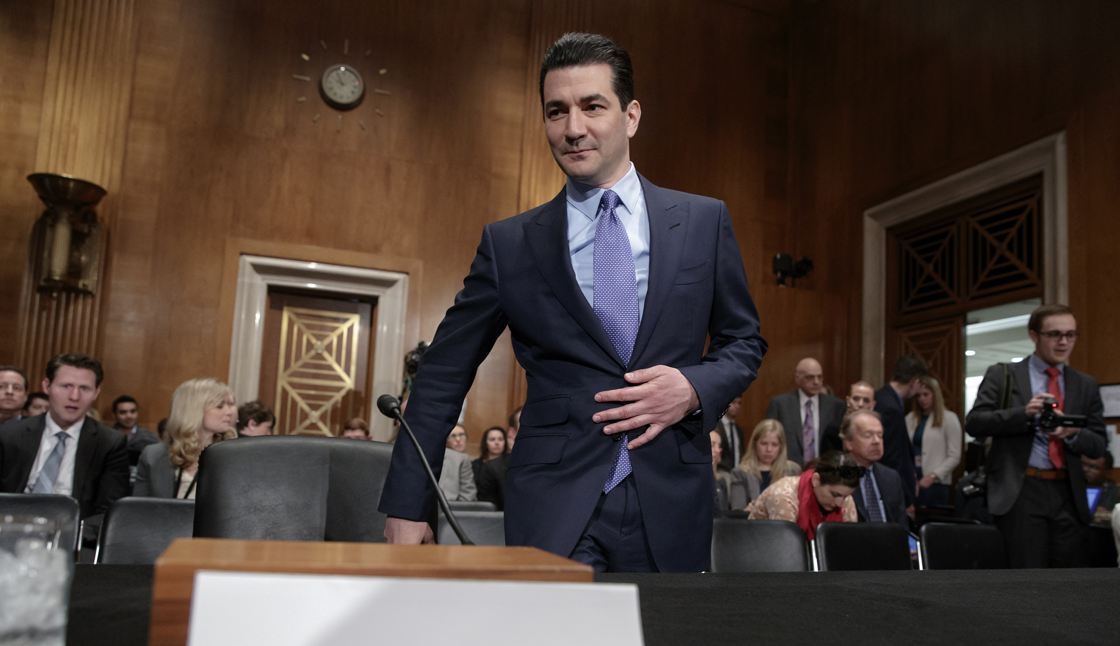 Outgoing FDA Commissioner Scott Gottlieb unveils e-cigarette restrictions